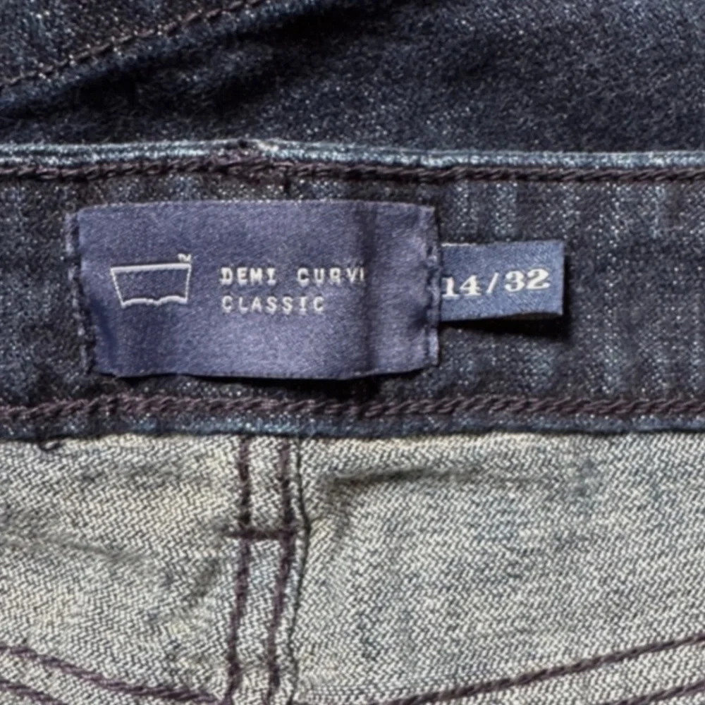 (14/32) **LEVI'S** CLASSIC DEMI CURVE STRETCH DENIM WOMENS JEAN SHORTS
